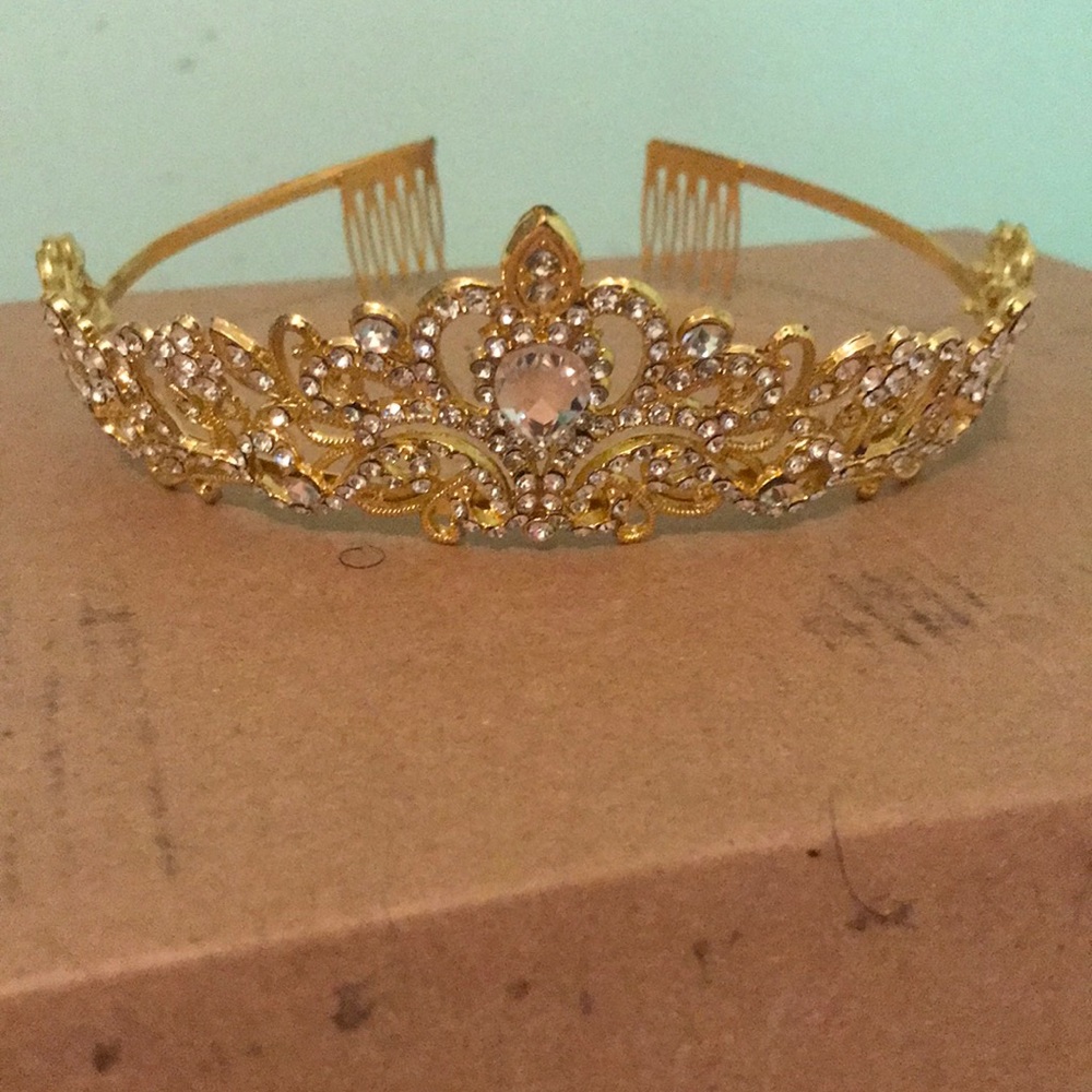 Sturdy gold prom tiara